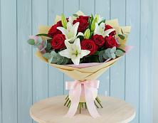 Букет цветов из:  Лилии и Розы в Ботлихе