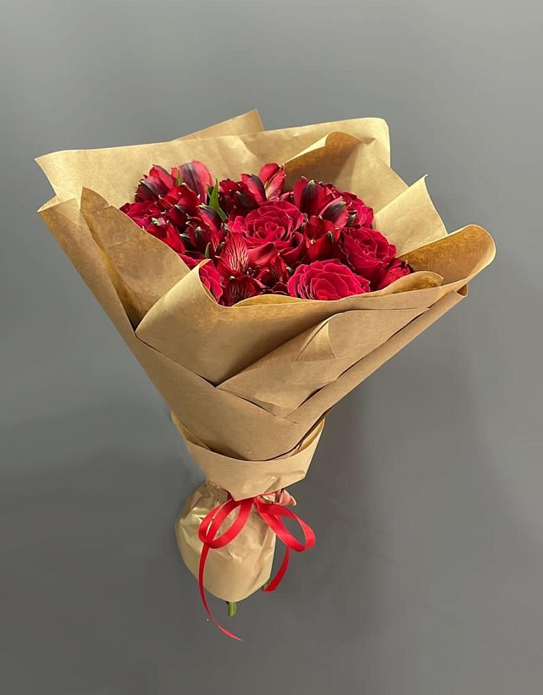 Букет цветов из: Альстромерии и Розы в Ботлихе