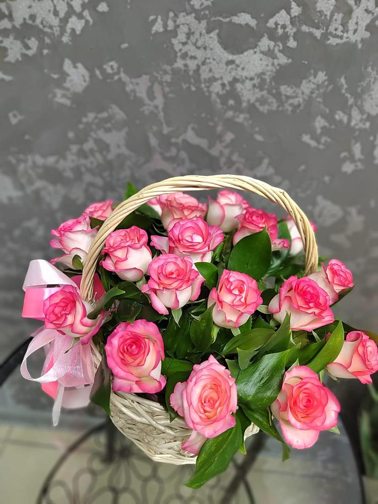 Цветочная композиция из Розы в корзине в Ботлихе