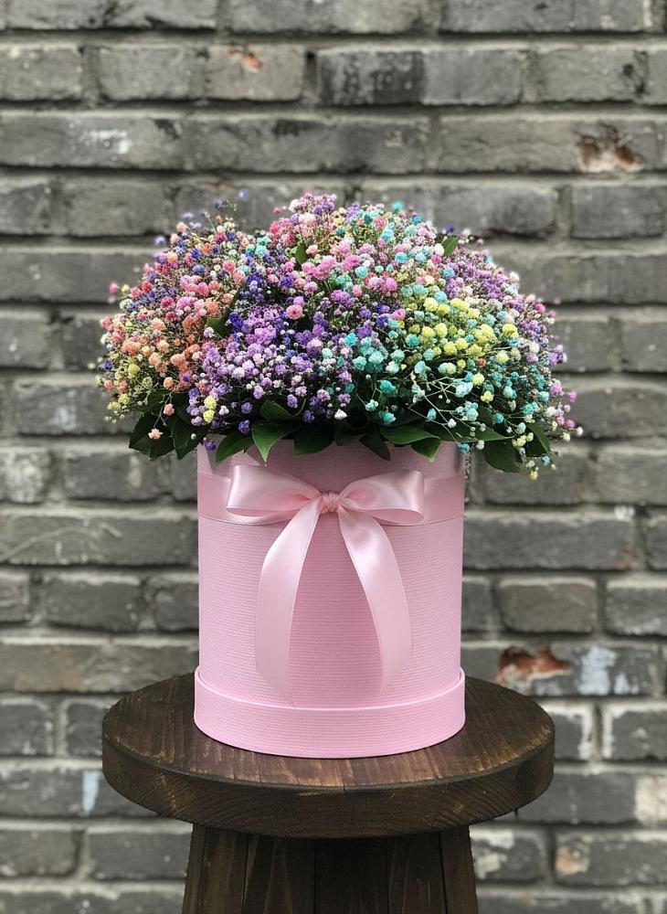 Цветочная композиция из Гипсофила и Розы в шляпной коробке в Ботлихе