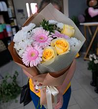 Букет цветов из:  Герберы, Розы и Хризантемы в Ботлихе