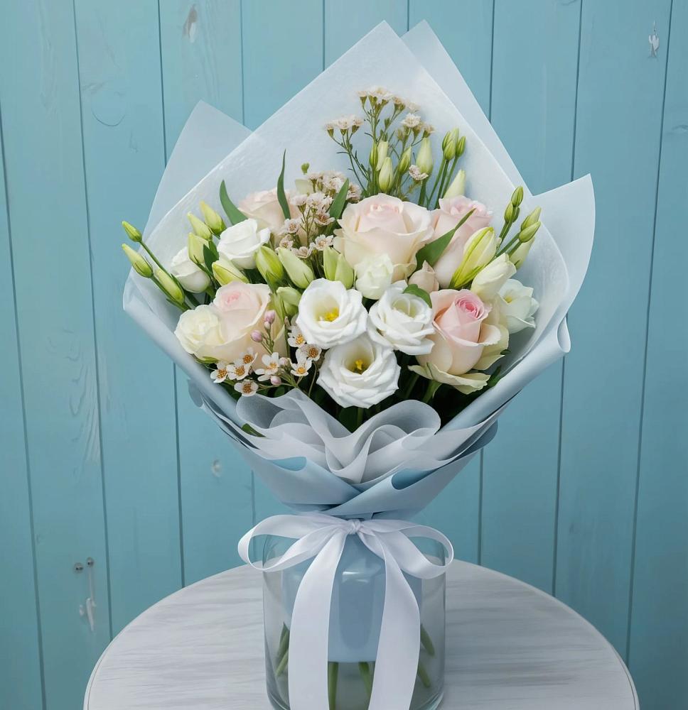 Букет цветов из: Розы и Лизиантусы в Ботлихе