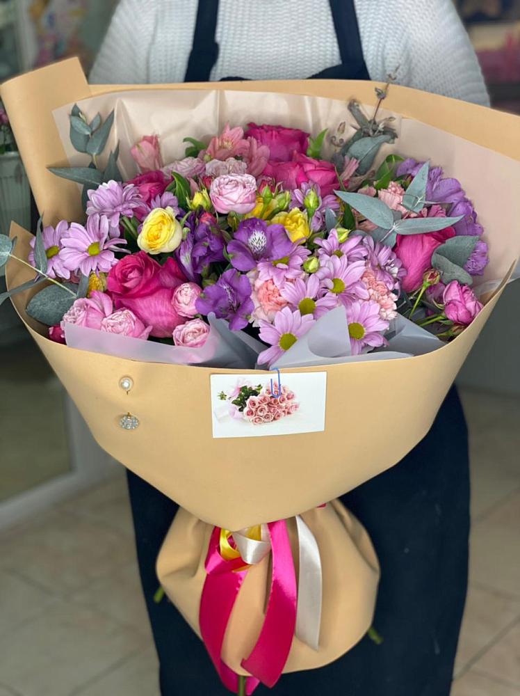 Букет цветов из: Хризантемы, Гвоздики и Альстромерии в Ботлихе