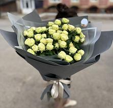Букет Белые кустовые розы Солинеро в Ботлихе