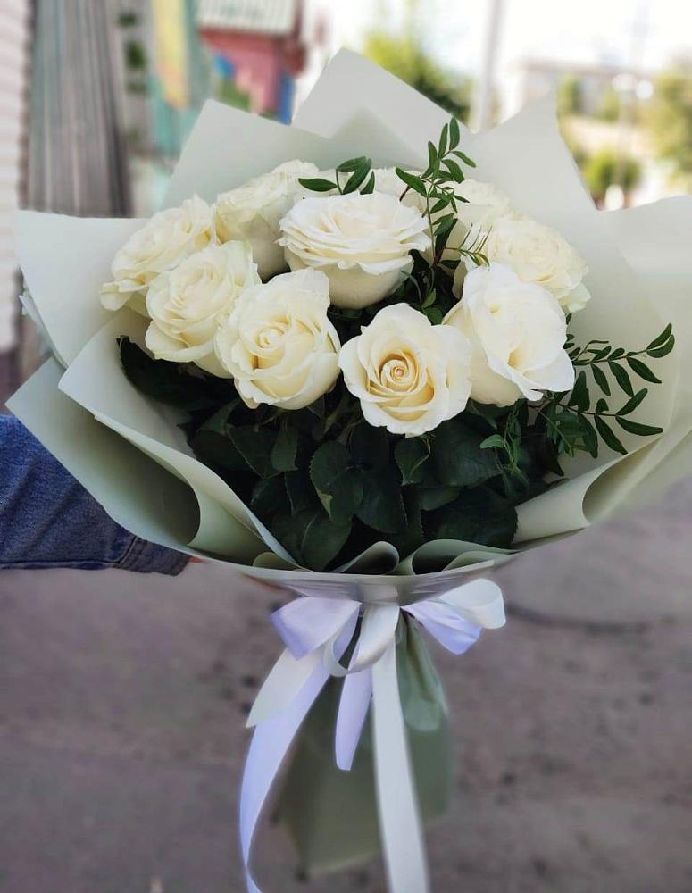 Букет Белые розы Проуд в Ботлихе