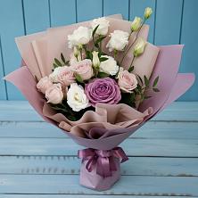 Букет цветов из:  Розы и Лизиантусы в Ботлихе