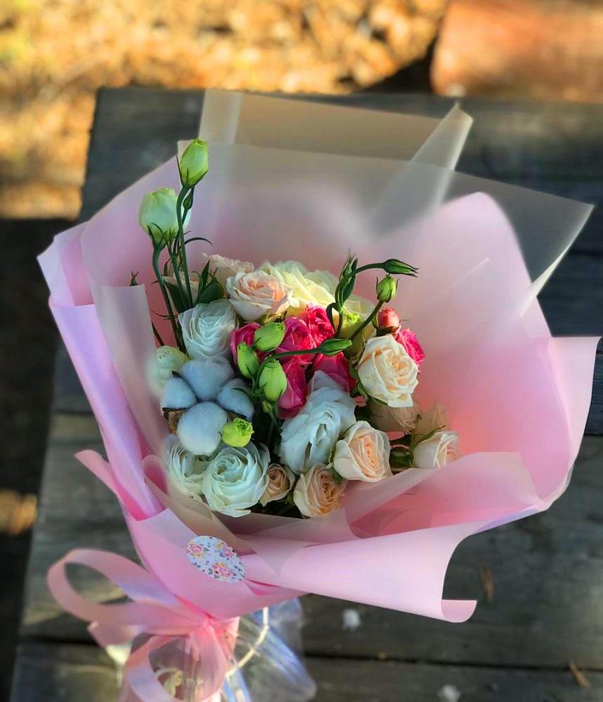 Букет цветов из: Розы и Лизиантусы в Ботлихе