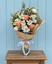 Букет цветов из:  Альстромерии, Лизиантусы, Розы и Хризантемы в Ботлихе