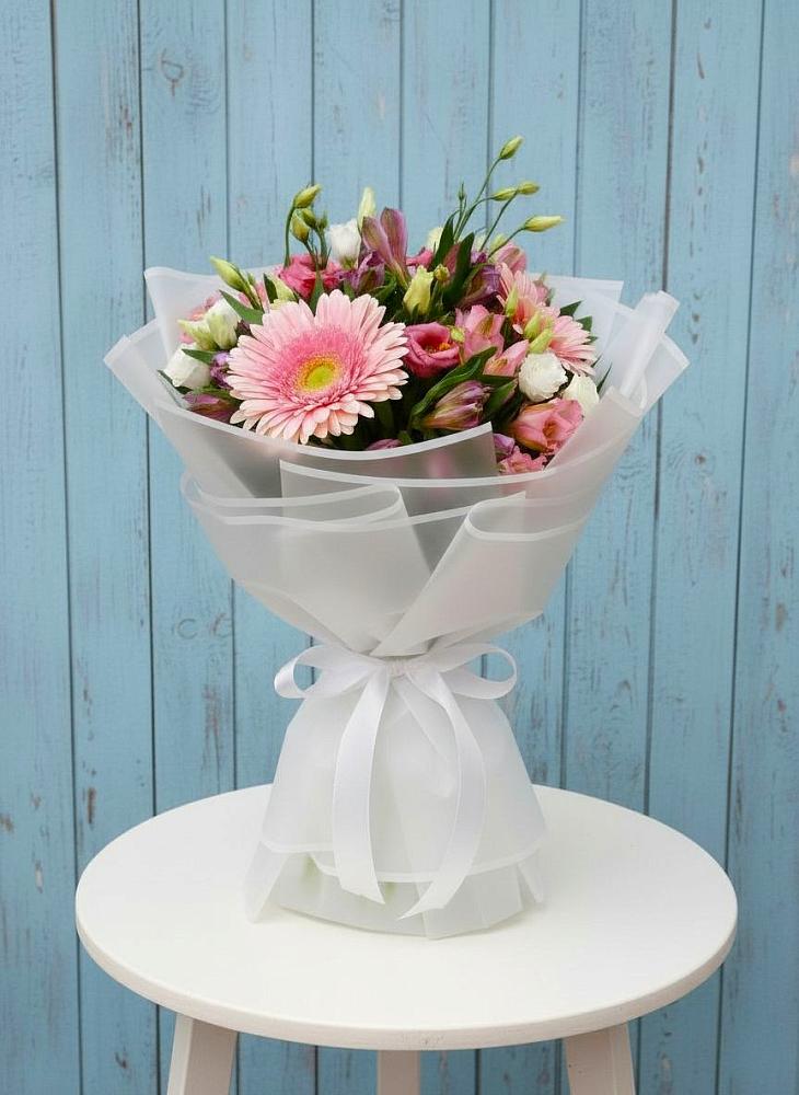 Букет цветов из: Герберы, Альстромерии и Лизиантусы в Ботлихе