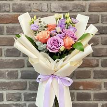 Букет цветов из:  Лизиантусы и Розы в Ботлихе