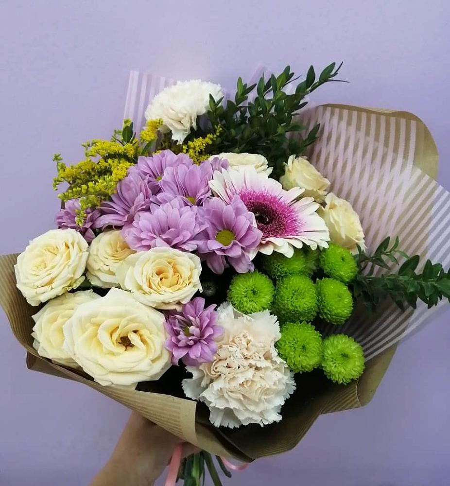 Букет цветов из: Хризантемы, Розы, Гвоздики и Герберы в Ботлихе