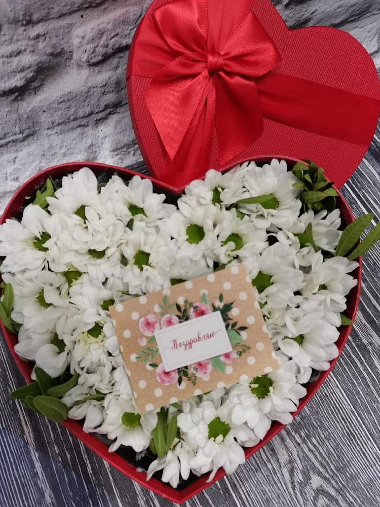 Цветочная композиция из Хризантемы в виде сердца в Ботлихе