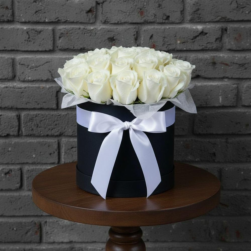 Цветочная композиция из Розы в шляпной коробке в Ботлихе