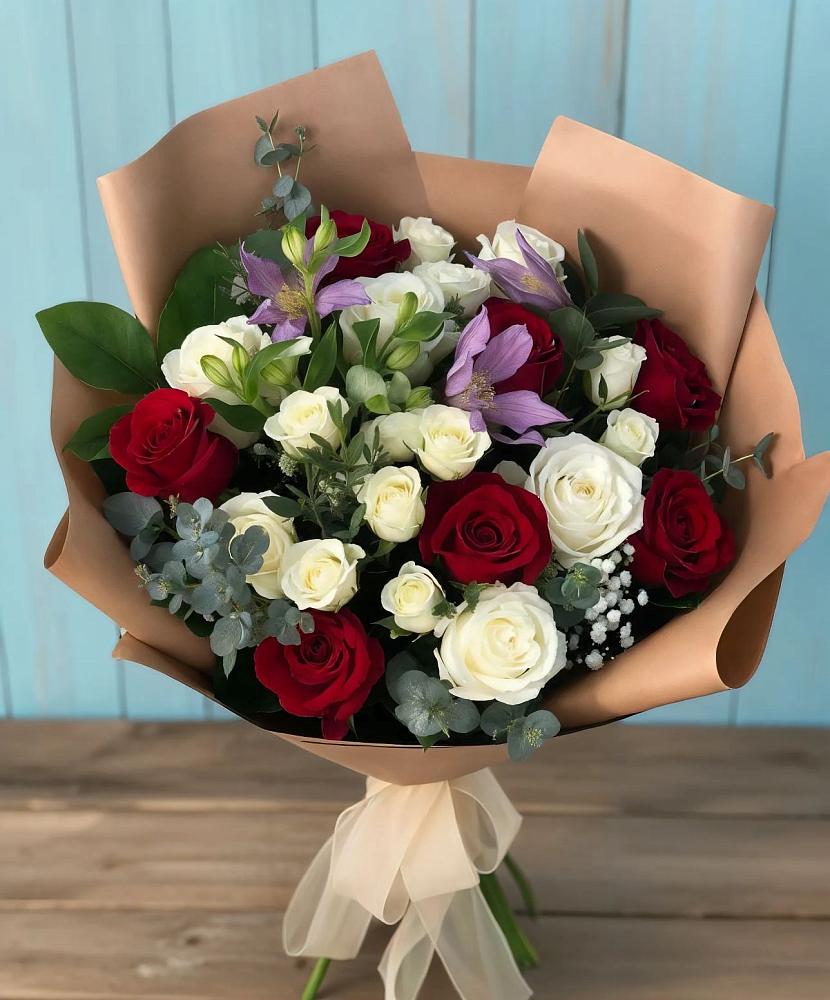 Букет цветов из: Розы и Альстромерии в Ботлихе