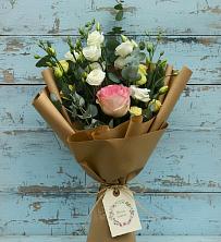 Букет цветов из:  Розы и Лизиантусы в Ботлихе