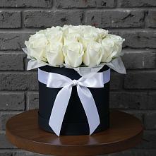 Цветочная композиция из Розы в шляпной коробке в Ботлихе