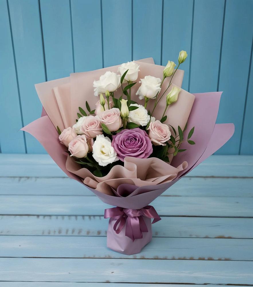 Букет цветов из: Розы и Лизиантусы в Ботлихе